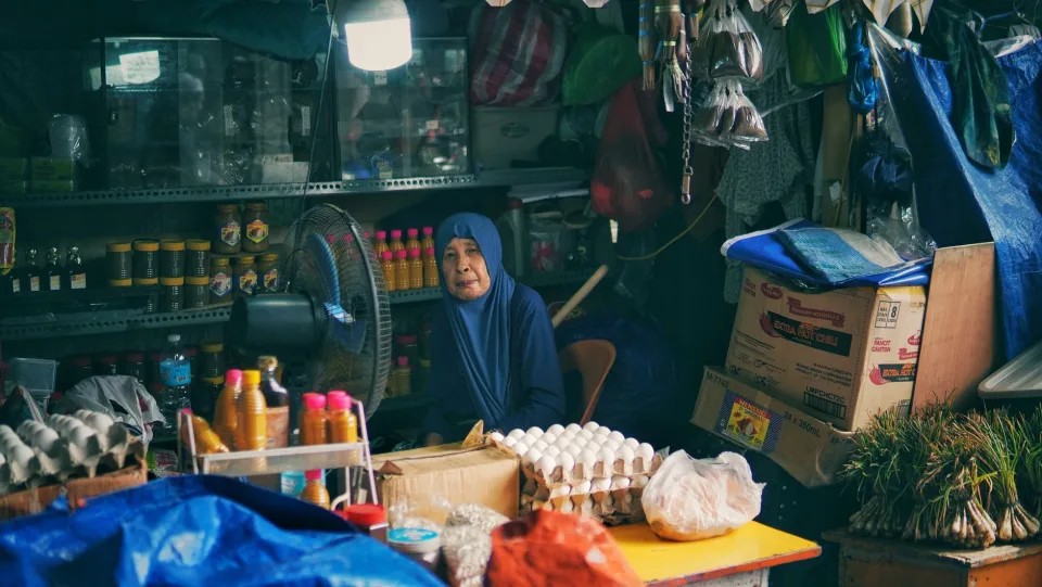Kệ sữa, bánh kẹo và đồ khô